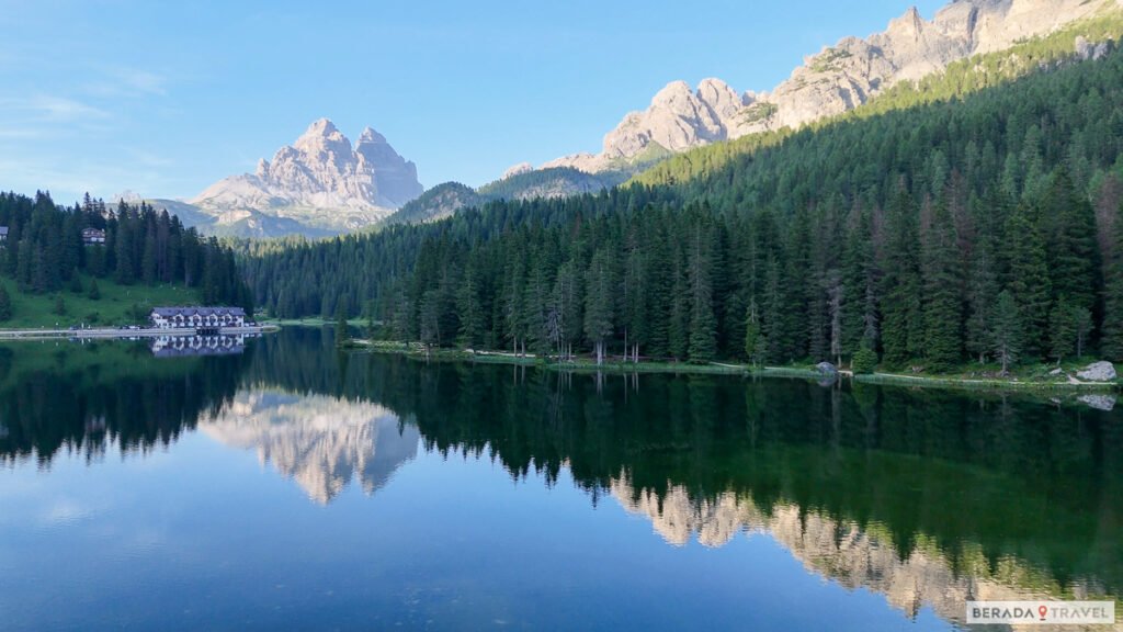 Reflexo das Montanhas no Lago.