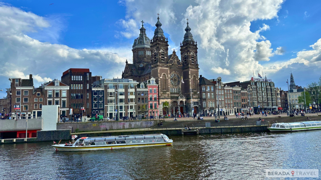 Passeio de Barco pelos canais de Amsterdam